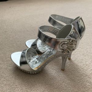 Silver Pumps NWOT